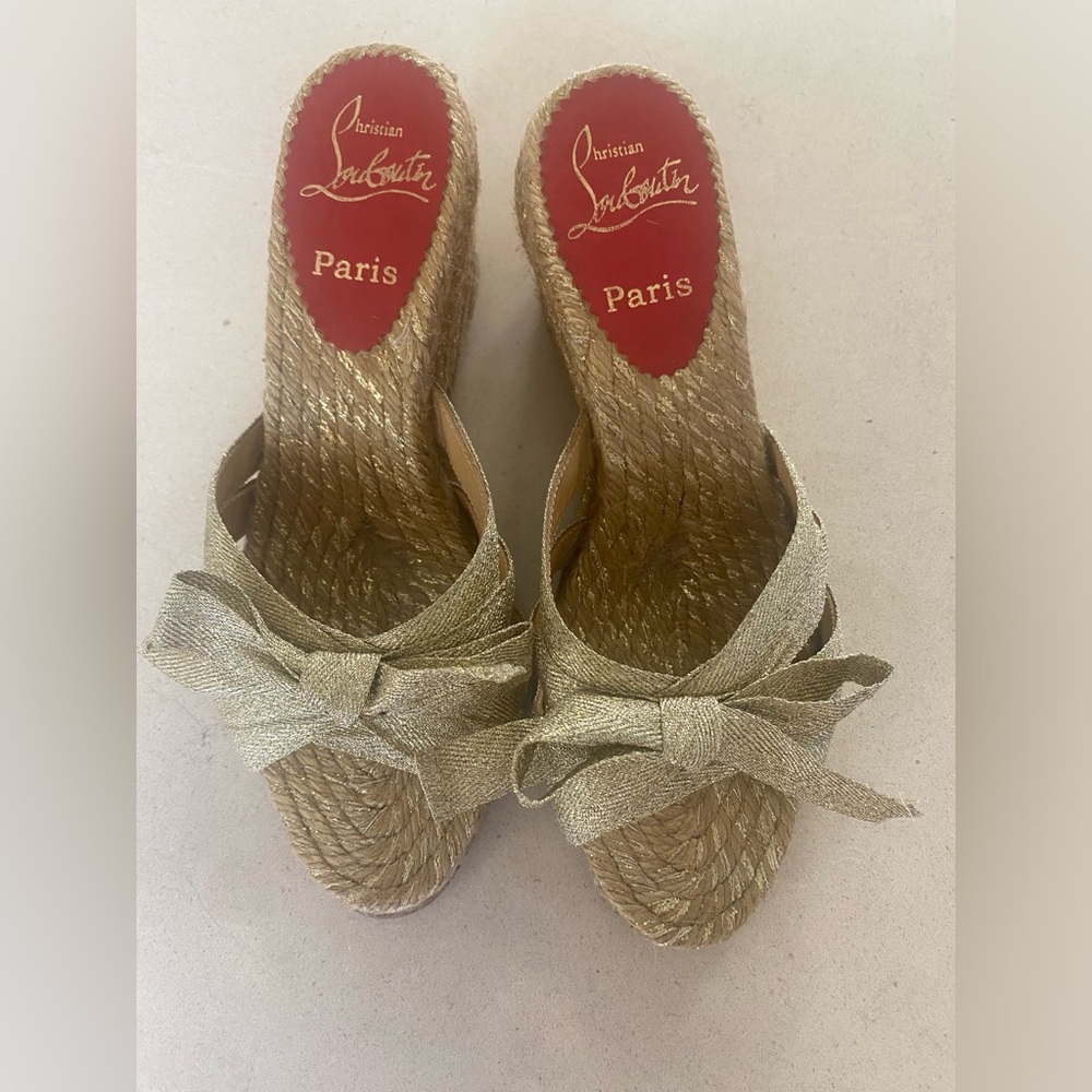 CHRISTIAN LOUBOUTIN PARIS Gold Bows Peep Toe Espadrille Wedge 36/6
